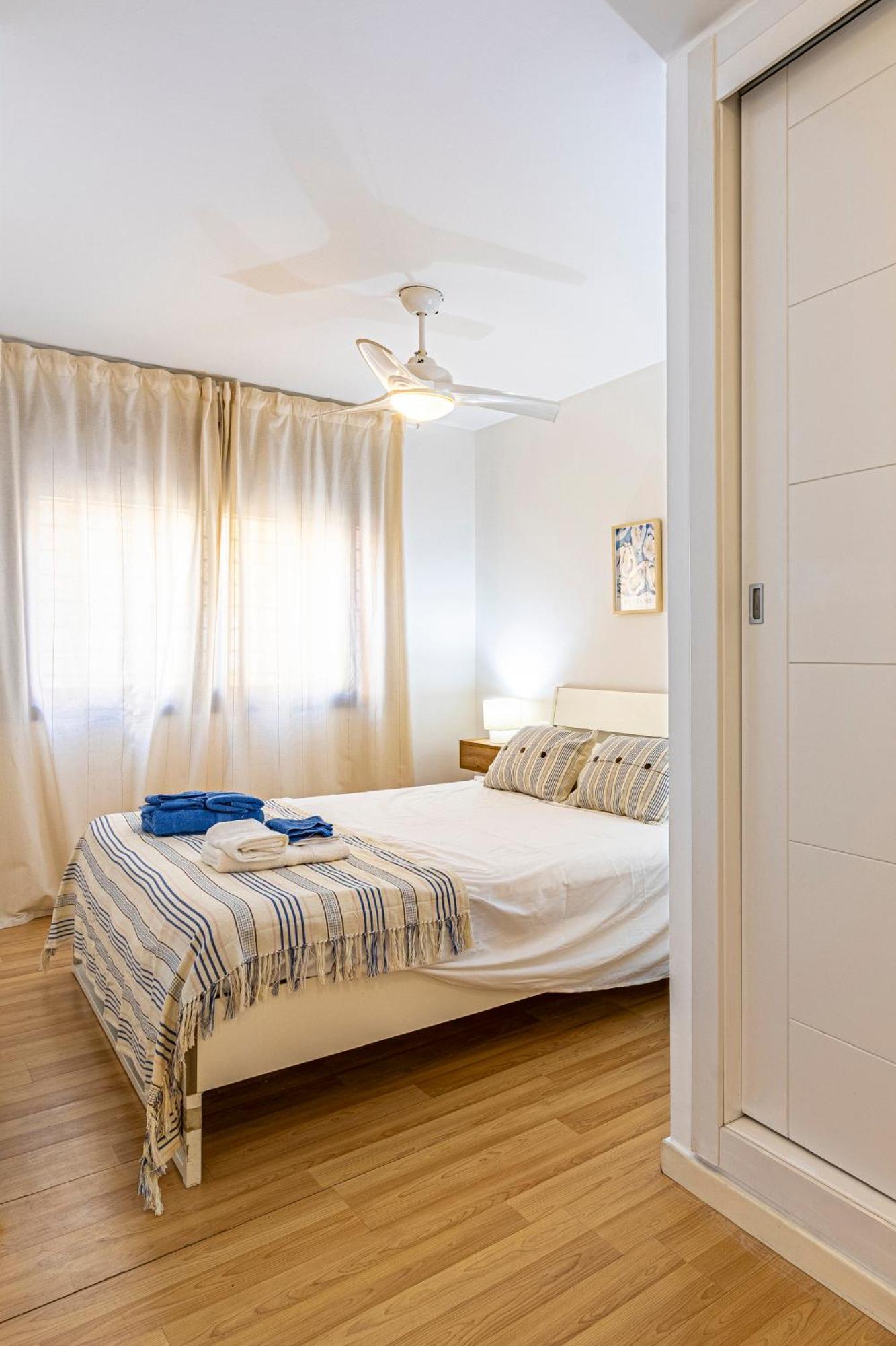 Solis Mare Apartments - Pedregalejo Beach Malaga Bagian luar foto
